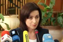 Contactată de redacția sinteza, tânăra care anterior susținea că ar fi apărut în imaginile din magazin, alături de maia sandu, a fost întrebată dacă a însoțit președintele țării la vaccinare, la data de 7 mai 2021, dar și dacă a fost prezentă la depunerea de flori de la memorialul eternitate. Maia Sandu Wikipedia