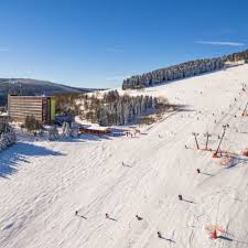 Ski Wintersport Am Fichtelberg In 2020 Skifahren Skigebiet Ahorn Hotel