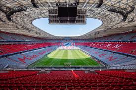 The allianz arena has a total capacity of 69,901 with standing and 66,000 seats (including executive boxes and business seats). Allianz Arena Spielwelt Kimapa