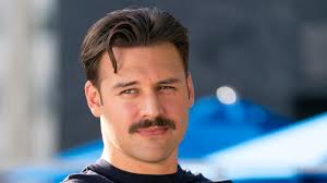 9-1-1': Ryan Guzman Teases Eddie and Buck Conversation, Talks 'Risky  Business' Dance