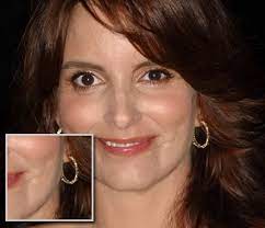 She sustained the injury after a stranger slashed her in an alley near her home. Tina Fey Star Got Her Facial Scar In A Violent Slashing Canada Journal News Of The World