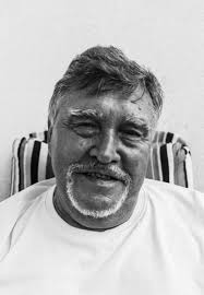 Photographie en niveaux de gris de l'homme photo