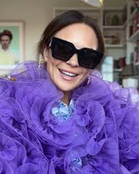 Testing testing HI DUBAi ! I’m coming back with the new show in the Opera  House this October 7th as part of the @dubaicomedyfest 🦾 Last time I was  in the UAE for shows I burnt my ass and back so badly ...