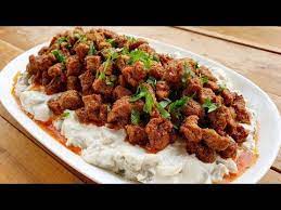 It is normally garnished with fresh salad and a creamy garlic sauce and or a tangy zesty hot red pepper sauce. Pin On Turkish Food Recipe