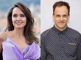 He is the son of actors anna lee and alan miller and the grandson of actor bernard lee. Angelina Jolie Visits Ex Jonny Lee Miller S Home During Family Trip E Online