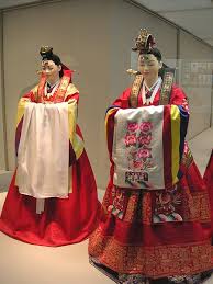 Hwarot Is A Type Of Traditional Korean Clothing Worn During The Goryeo And Joseon Dynasty By Royal Women For Ceremon Hanbok Wedding Hanbok Wedding Dress Hanbok