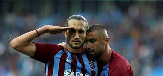 Spor toto süper lig takımlarından trabzonspor'da fenerbahçe maçının hazırlıkları sürerken bugün yapılan idmanda genç futbolcu yusuf yazıcı'nın görüntüsü dikkat çekti.basin mensuplari. Burak Yilmaz Ve Yusuf Yazici Trabzonspor U Sirtliyor Aspor