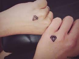 Hình xăm vương miện mini cho nam. Hinh XÄƒm Dan Tatoo VÆ°Æ¡ng Miá»‡n Nhá» Kich ThÆ°á»›c 6 X 10 Cm Miáº¿ng Dan Hinh XÄƒm Ä'áº¹p Danh Cho Ná»¯ Lazada Vn