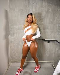 saleemarrm Showing Off Her Huge Bubble Butt