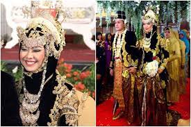 11+ foto pengantin adat sunda hijab pictures.pengantin adat sunda siger muslim hijab maupun tanpa jilbab dan makeup wedding adat sumatra padang berikut merupakan foto dan portfolio rias pengantin luwes. 5 Inspirasi Baju Pengantin Muslimah Adat Jawa Syar I Ningrat Nih