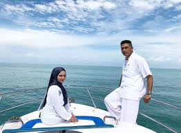 Selagi kita bernafas, selagi kita bersujud pada yang satu, jangan pernah rasa putus asa untuk hidup. Kepala Bergetar Bahagia Bukan Bidaan