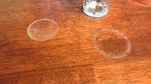 Cela vous permettra de conserver le naturel et la chaleur du bois pendant longtemps. Vous Avez Une Table En Bois 11 Astuces Miracle Pour Faire Disparaitre Toutes Les Taches