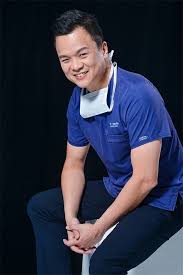 Sejak pkpp muka aku naik jerawat teruk. Skin Specialist In Singapore About Dr Valentin Low