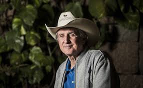 Hoje, vendo pessoas morrendo em filas de hospitais, bandidos matando por r$ 10,00 e pessoas andando feito zumbis nas ruas por causa das drogas, adolescentes que não sabem quanto é 6 x. Quatro Dias Apos Receber Alta Cantor Sergio Reis E Internado De Novo 25 08 2018 Ilustrada Folha