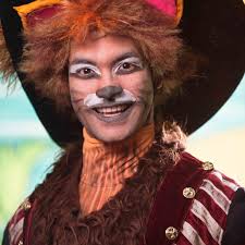 From the festive lights and enchanting shows to exciting Christmas markets  and outdoor adventures, Durban is buzzing with holiday magic this season!  Don't miss out