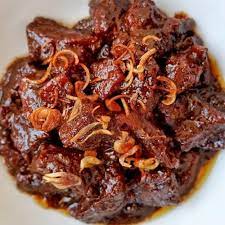 Bumbu semur daging sapi yang satu ini menggunakan kecap manis dan. Resep Semur Daging Betawi Sederhana Hanya 4 Langkah Pembuatan