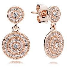 Die marke bietet ihre ohrringe in unterschiedlichen gestaltungen an, sodass sich für jeden anlass ein passendes paar finden lässt. Pandora Rose Ohrringe Strahlende Eleganz 280688cz Orotiamo Schmuck Und Uhrmacherkunst