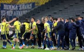 Soruşturma kapsamında başakşehir'in futbolcusu emre belözoğlu'nun ve fenerbahçeli futbolcu volkan şen'in ifadesi alınıyor. Fenerbahce Emre Belozoglu Ile Evinde Seri Baslatti Kronos News Bagimsiz Haber Sitesi