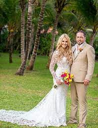 Jason Aldean And Brittany Kerr Long Sleeve Laced Wedding Dress Celebrity Weddings Jason Aldean Wedding