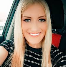 Kayla Bloomer's Instagram, Twitter & Facebook