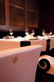 cuir blanc et laque noire restaurant interior design arabesque power backup