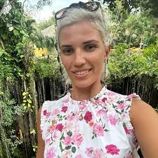 Eva Reyes's Instagram, Twitter & Facebook