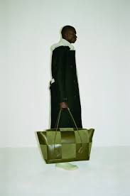 Semua produk profesional bottega veneta di kedai online cosmostore. Bottega Veneta Hits Refresh Men S Folio Malaysia