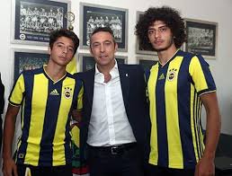 Forvet arkasından ziyade solak 8 numara da oynasa daha iyi olur gibi fiziksel olarak güçlendirmemiz gerek fazla çelimsiz. Burak Albayrak Ve Muhammet Gumuskaya Imzayi Atti Fenerbahceliyiz Org