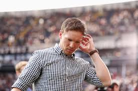 Während er große karriere macht, hält ihm seine freundin verena, mit der er einen zweijährigen sohn (maximilian) hat, den rücken. Hoffenheim Trainer Julian Nagelsmann Spricht Uber Seinen Toten Vater Express De