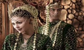 Busana ini dikenakan untuk mewakili budaya atau identitas kelompok suku bangsa tertentu. 7 Pakaian Adat Jawa Barat Keunikan Nama Penjelasannya