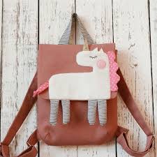 detskij ryukzachok novenkaya model s trendovym edinorogom na samom dele ya snachala sshila igrushku edinoroga poto sumki iz tekstilya shvejnye idei vykrojki sumok