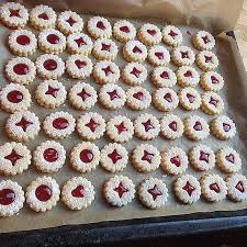 Schwabische Spitzbuben Von Rosalilla Chefkoch Kekse Backen Rezept Platzchen Backen Weihnachten Platzchen Backen Rezepte