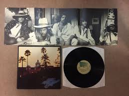 Avec 4,5 millions de galettes réparties,. Une Compilation Des Eagles Redevient L Album Le Plus Vendu De Tous Les Temps