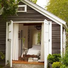 Die She Shed Erfreut Sich Als Gegenstuck Zur Man Cave Wachsender Beliebtheit Wir Verraten Was Hinter Der Lady Cave Steckt U Gartenhaus Schuppen Design Haus