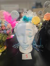 Creative Mannequin Cosmetology