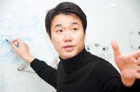 경상북도 대구 출신으로, 영남고등학교 및 인하공업전문대학 조선공학과를 졸업하였다. Ceoê¹€íƒœìš± ê°€ìˆ˜ì—ì„œ ì‚¬ì—…ê°€ë¡œ ì„±ê³µë¹„ë²•ì€ ë­˜ê¹Œ ì•„ì‹œì•„ê²½ì œ