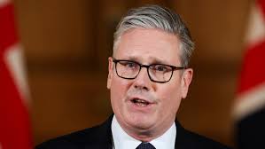 Caitlyn Gribbin visits Robyn Nixon's property at Drillham