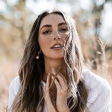 Ingrid Piper's Instagram, Twitter & Facebook