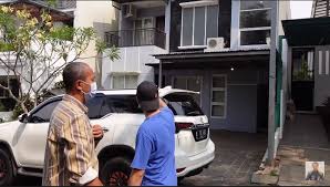 Check spelling or type a new query. 10 Potret Luasnya Rumah Raffi Ahmad Satu Kavling Garasi