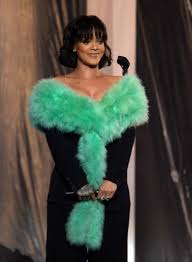 Renkli kombinli robert downey jr. Yesil Rihanna Magazin Haberleri Ntv