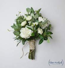 Pour votre mariage en provence, voici un extrait de notre catalogue de bouquets de mariée ronds déclinés autour des fleurons d'orchidées phalaenopsis. Blanc Et Vert Bouquet Bouquet De Mariee Bouquet De Mariage Fleurs De Mariage D Eucalyptus Bouquet De Mariage Bouquet Mariee Vert Et Blanc Bouquet Mariee