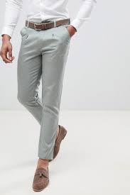 Vous y trouverez les meilleures pièces uniques ou personnalisées de nos vestes et manteaux boutiques. Hommes Une Selection De Tenues Pour Assister Aux Mariages De Cet Ete La Mariee Aux Pieds Nus