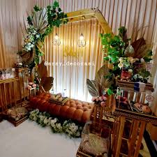 Sebab, seluruh backdrop sudah terisi penuh dengan hiasan serta ukiran khas jawa yang akan menambah suasana menarik saat fotografer mengambil foto kamu dan pasangan. Arsy Decoration Dekorasi Dalam Rumah Pelaminan Mini Yg Facebook