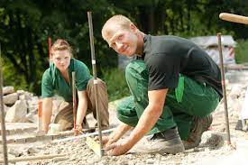 Landschaftsgärtner werden von privatkunden beauftragt, von firmen und von der öffentlichen hand. Galabau Mehr Lohn Und Gehalt Ab April Taspo De