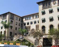 Hacienda Arms Apartments Now Piazza Del Sol On The Sunset Strip In West Hollywood Was Built In 1927 In The Ita Renaissance Revival Hacienda Luxury Apartments