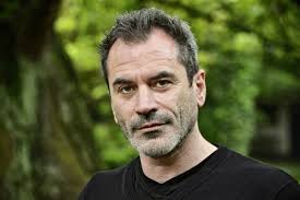 Zo gebruikte ik in de vorige column het beeld van een blondine op een scooter waar ik al autorijdend een tijdje achter moest blijven rijden omdat ik er niet voorbij kwam. Onderzoek Naar Guy Van Sande Is Klaar Parket Vervolgt Hem V Het Nieuwsblad Mobile