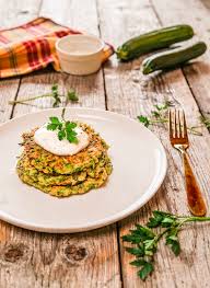 Fate andare aggiungendo poca acqua e cuocete una 10ina di minuti. Frittelle Di Zucchine Veloci E Semplici Da Preparare Basilico Secco