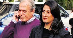 .gelen ve konuyla ilgili dava açan ünlü teknik direktör mustafa denizli'ye eşi elçi tarafından dava açıldı. Mustafa Denizli Ozel Belgede Sahtecilik Ten Hakim Karsisina Cikti Boldmedya