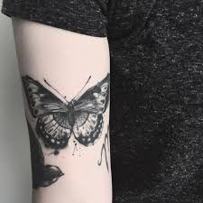Retrouvez Toutes Les Photos De Tatouage Papillon Modele Tatouage Papillon Tatouages Avec Papillons De Differentes Tatouage Papillon Tatouage Modele Tatouage