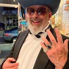 Kerry Sipes's Instagram, Twitter & Facebook